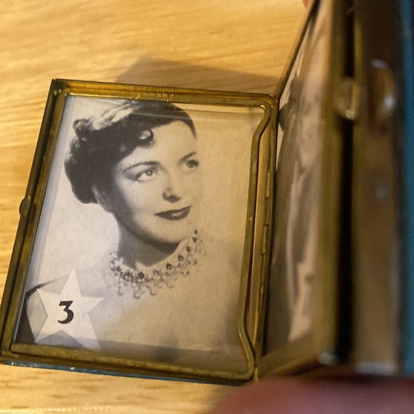 Ephemera 1950’s Mini Beauty Mate Book Photo Album - Picture 2 of 10